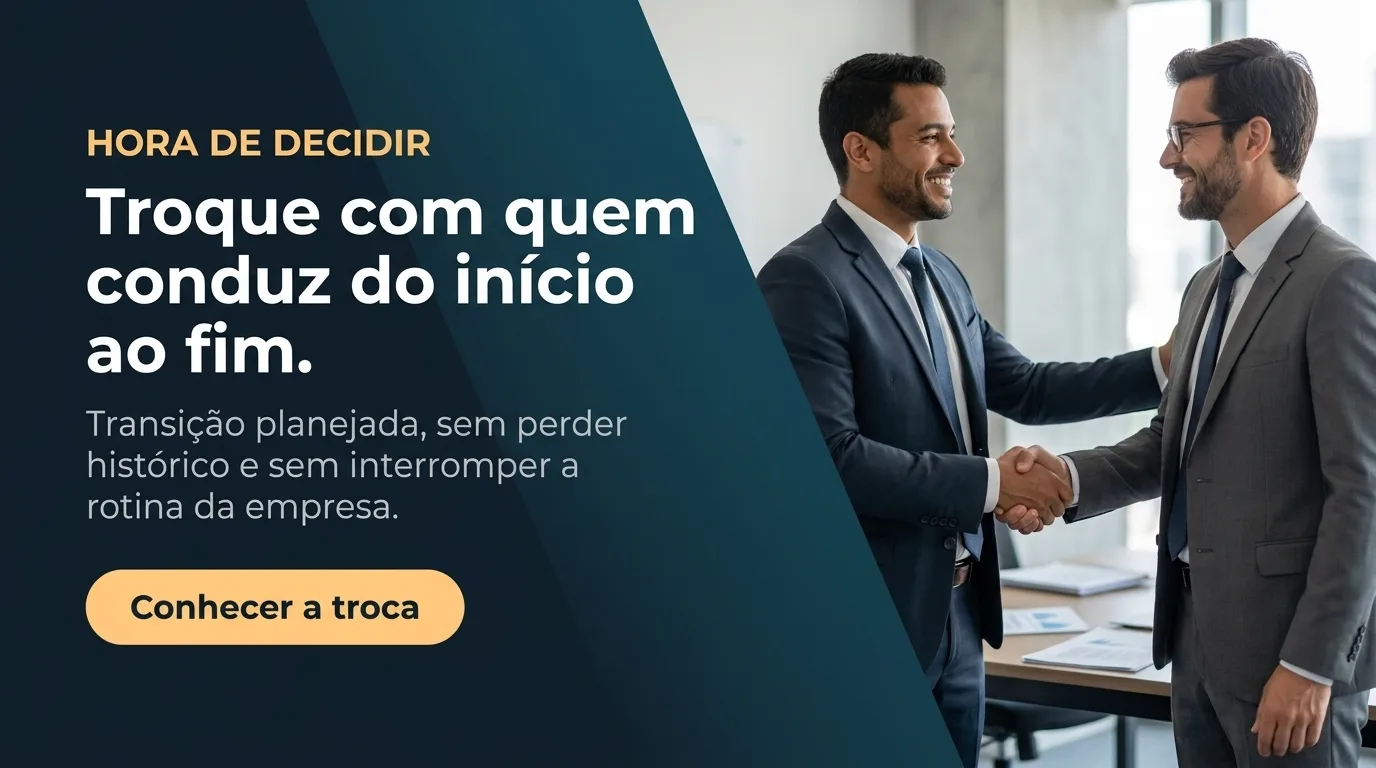 Aperto de mãos entre empresário e contador de confiança, troca de contabilidade em Maceió e Palmeira dos Índios